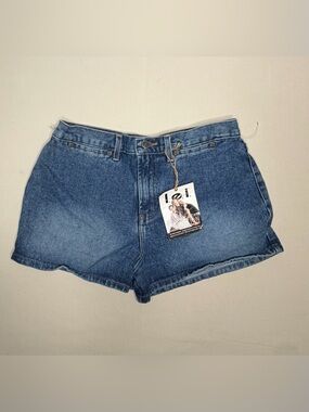 Women’s L.e.i Blue Denim Mid Rise  Front and  Back Pockets  Shorts Size:13 NWT